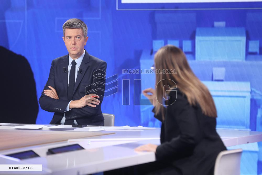 Exclusive - Face a BFM TV Show- Paris