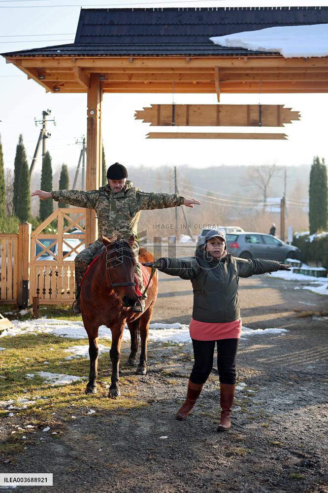 Hutsul ponies help with rehabilitation of Ukrainian military