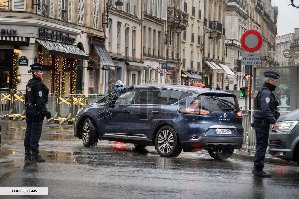 Resignation Of Prime Minister Atmosphere - Paris