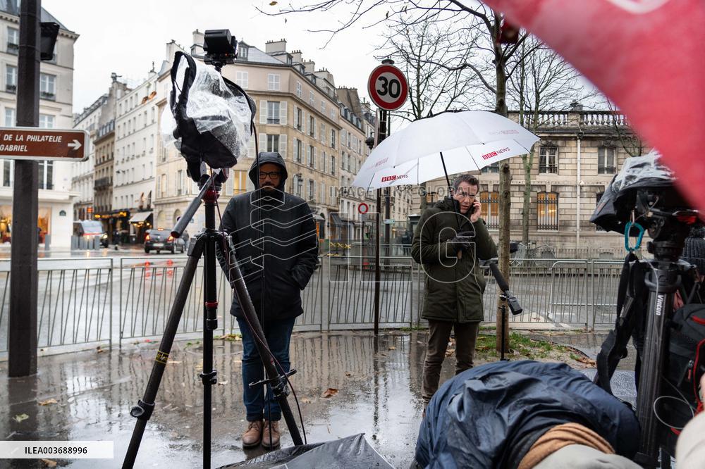 Resignation Of Prime Minister Atmosphere - Paris