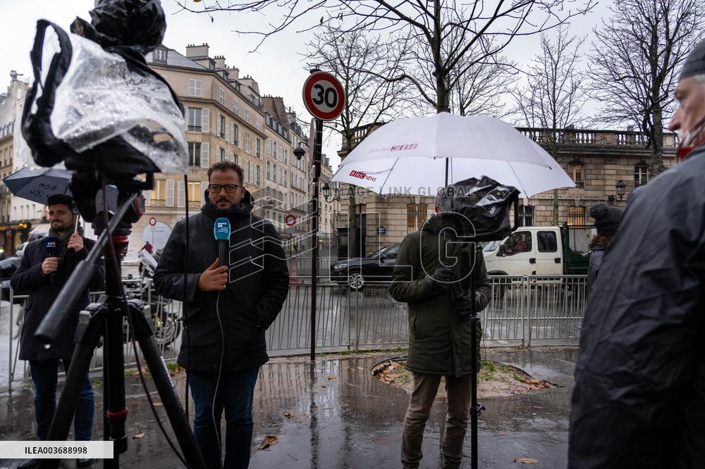 Resignation Of Prime Minister Atmosphere - Paris