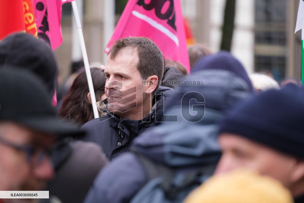 Public Service Demonstration - Paris