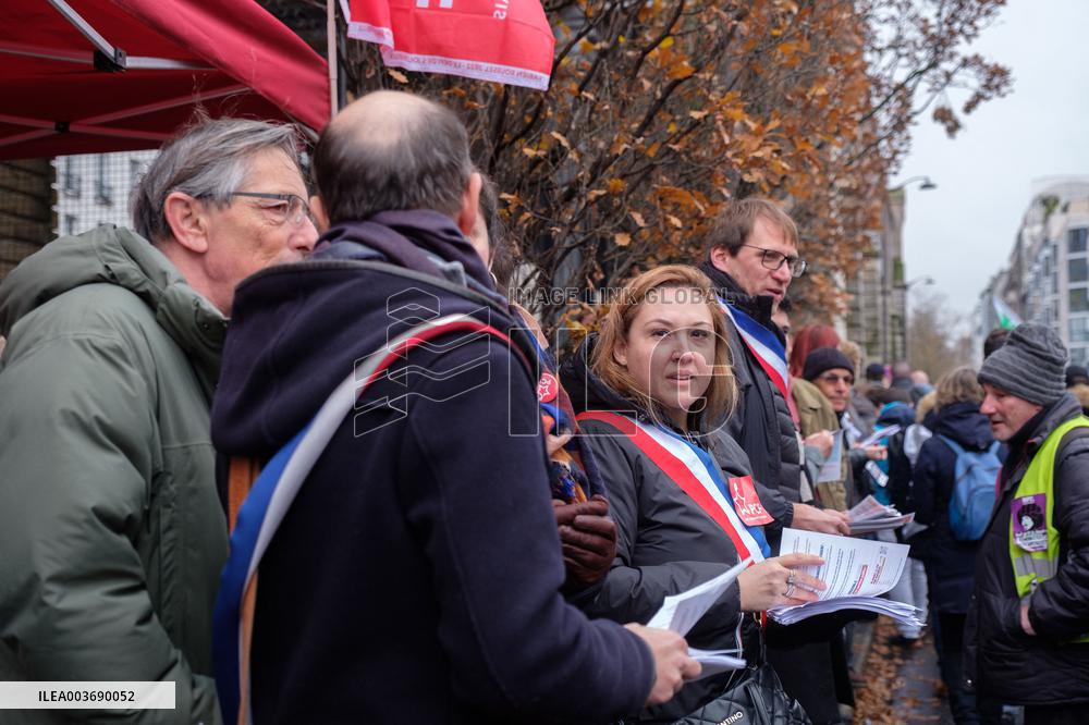 Public Service Demonstration - Paris