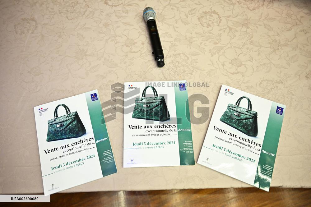 French Customs Service Launches An Exceptional Auction - Paris