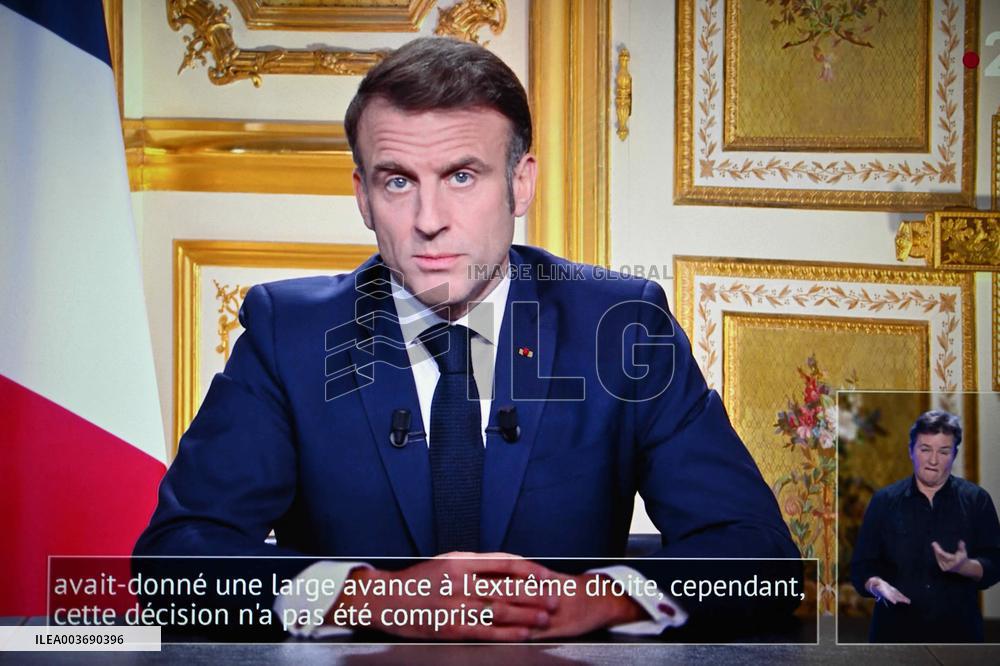 French President Emmanuel Macron adresses a speech after the censure of Michel Barnier's - Paris