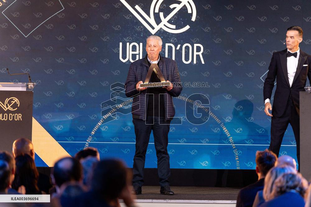 Golden Bike Ceremony - Paris