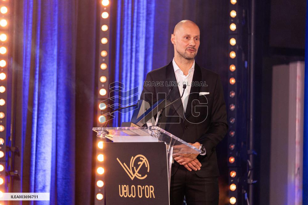 Golden Bike Ceremony - Paris