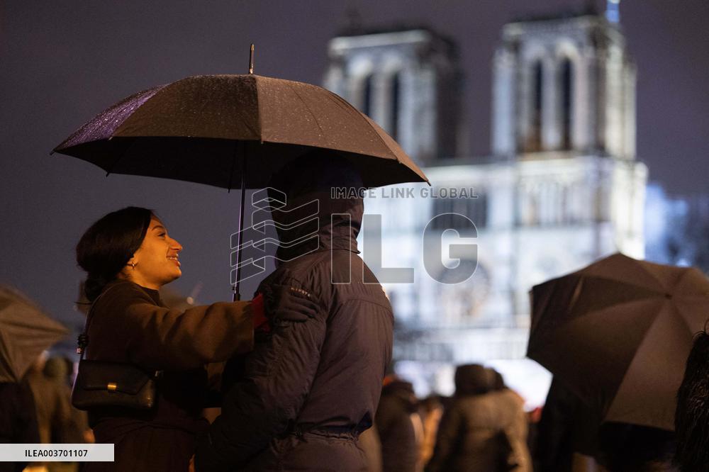 Crowds during Notre-Dame Cathedral re-opening ceremony - Paris