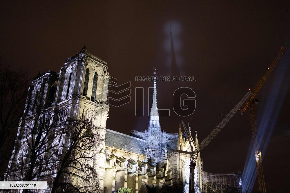 Crowds during Notre-Dame Cathedral re-opening ceremony - Paris