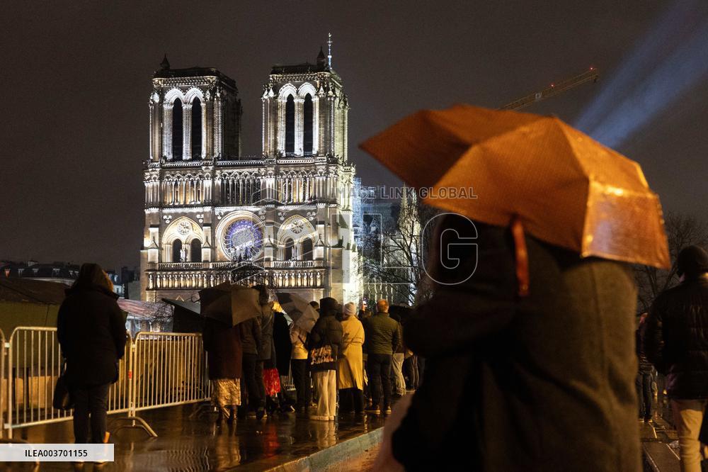 Crowds during Notre-Dame Cathedral re-opening ceremony - Paris