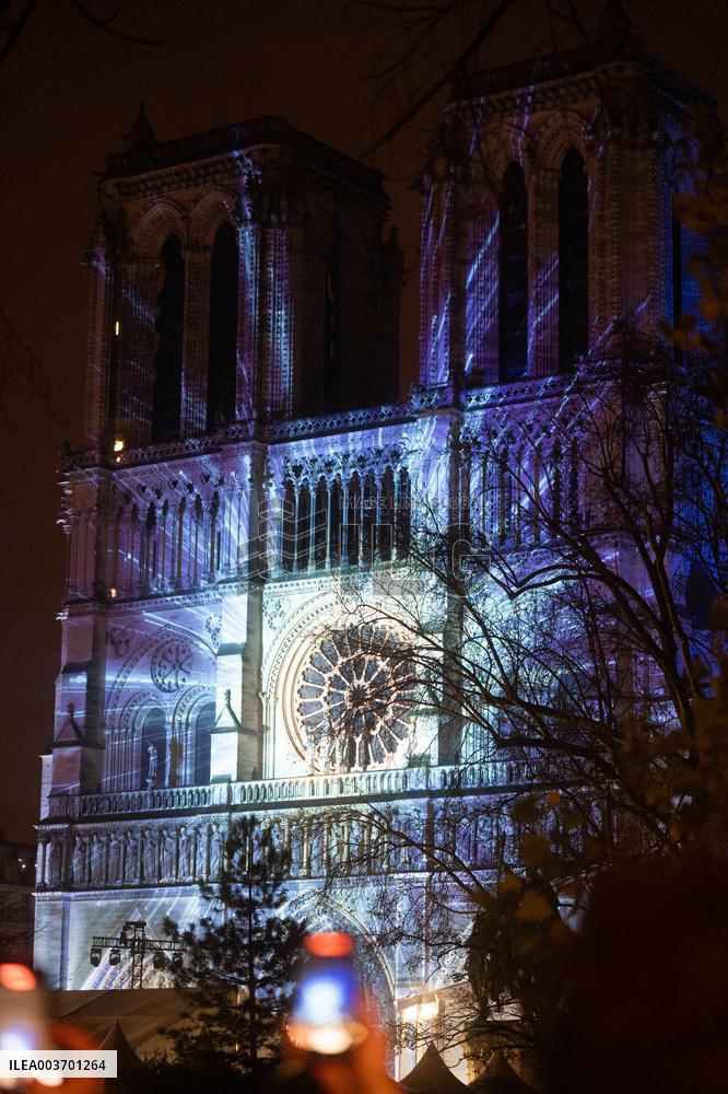 Crowds during Notre-Dame Cathedral re-opening ceremony - Paris