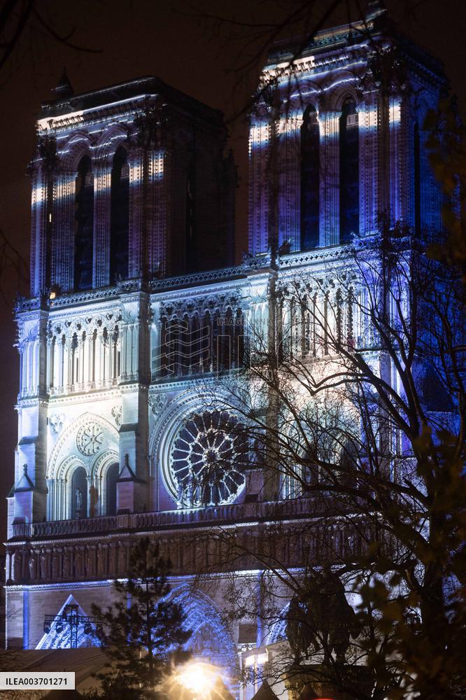 Crowds during Notre-Dame Cathedral re-opening ceremony - Paris