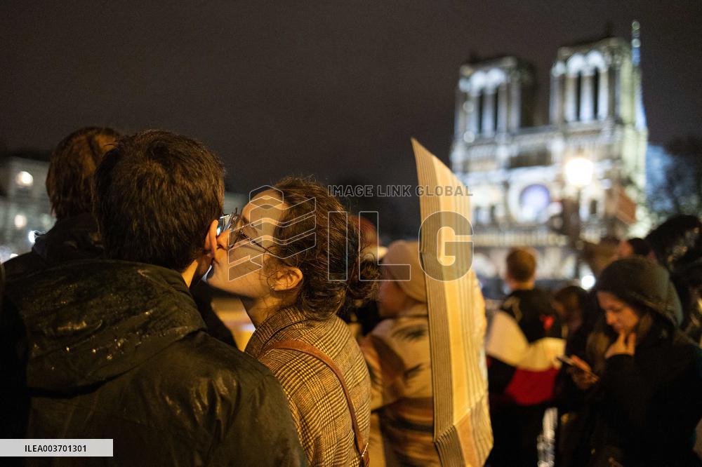 Crowds during Notre-Dame Cathedral re-opening ceremony - Paris