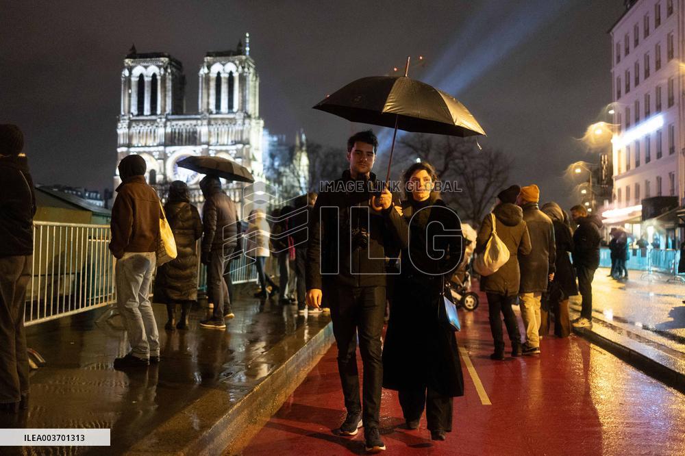 Crowds during Notre-Dame Cathedral re-opening ceremony - Paris