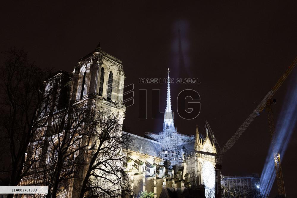 Crowds during Notre-Dame Cathedral re-opening ceremony - Paris