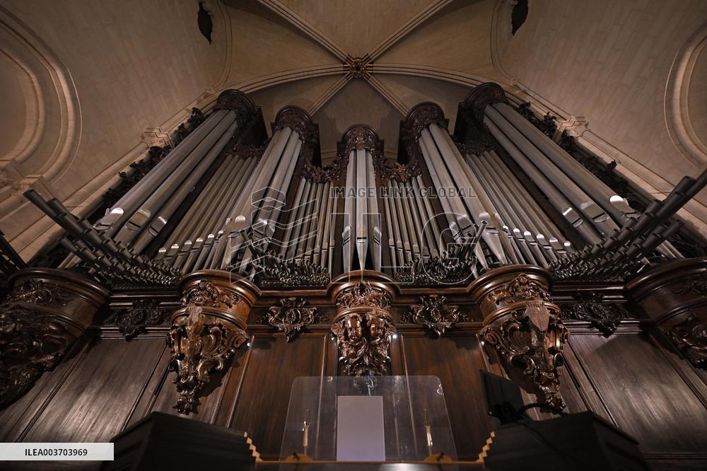 First Mass For The Public Notre-Dame Cathedral - Paris