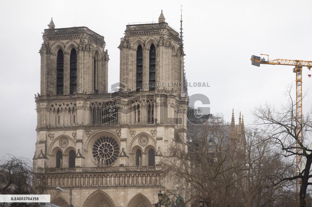 People attend the first mass outside Notre Dame Cathedral - Paris