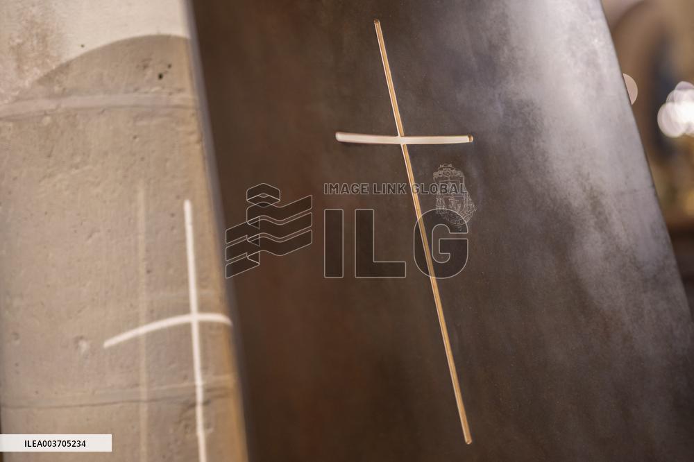 First Mass For The Public Notre-Dame Cathedral - Paris