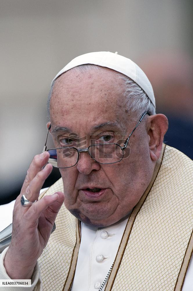 Pope Francis Prays In Front Of Virgin Mary Statue - Rome