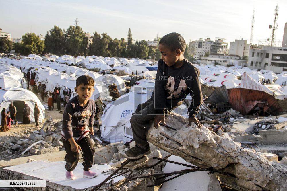 Palestinian Children Brace For Winter - Gaza