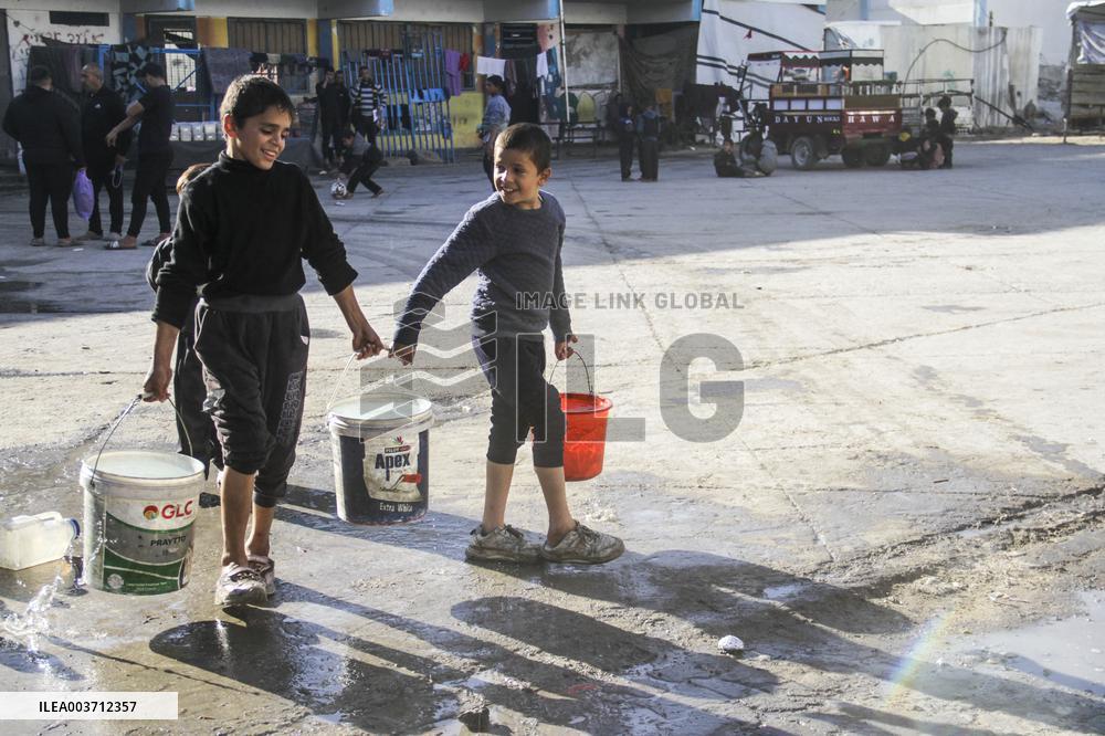 Palestinian Children Brace For Winter - Gaza