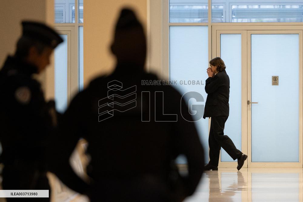 Adele Haenel leaves the courtroom after saying « Shut the fuck up! » to Christophe Ruggia during hearing- Paris