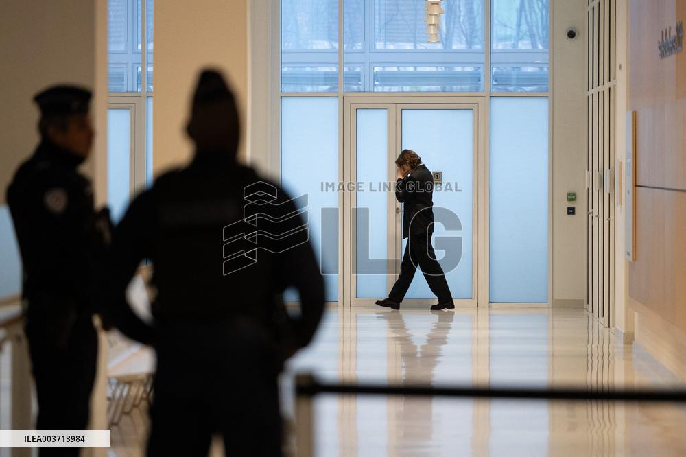 Adele Haenel leaves the courtroom after saying « Shut the fuck up! » to Christophe Ruggia during hearing- Paris