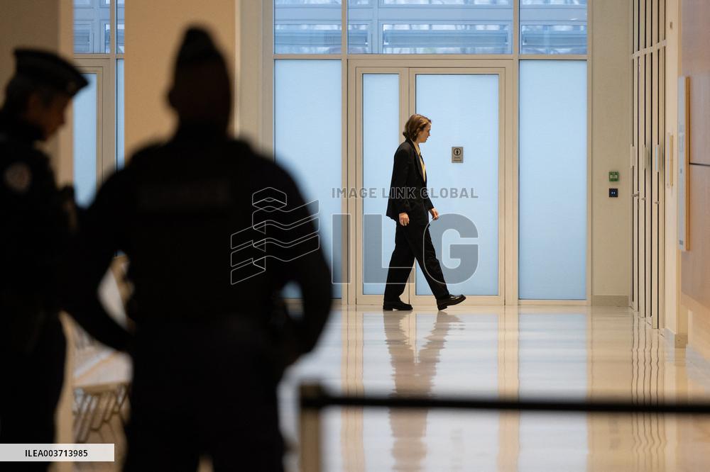 Adele Haenel leaves the courtroom after saying « Shut the fuck up! » to Christophe Ruggia during hearing- Paris