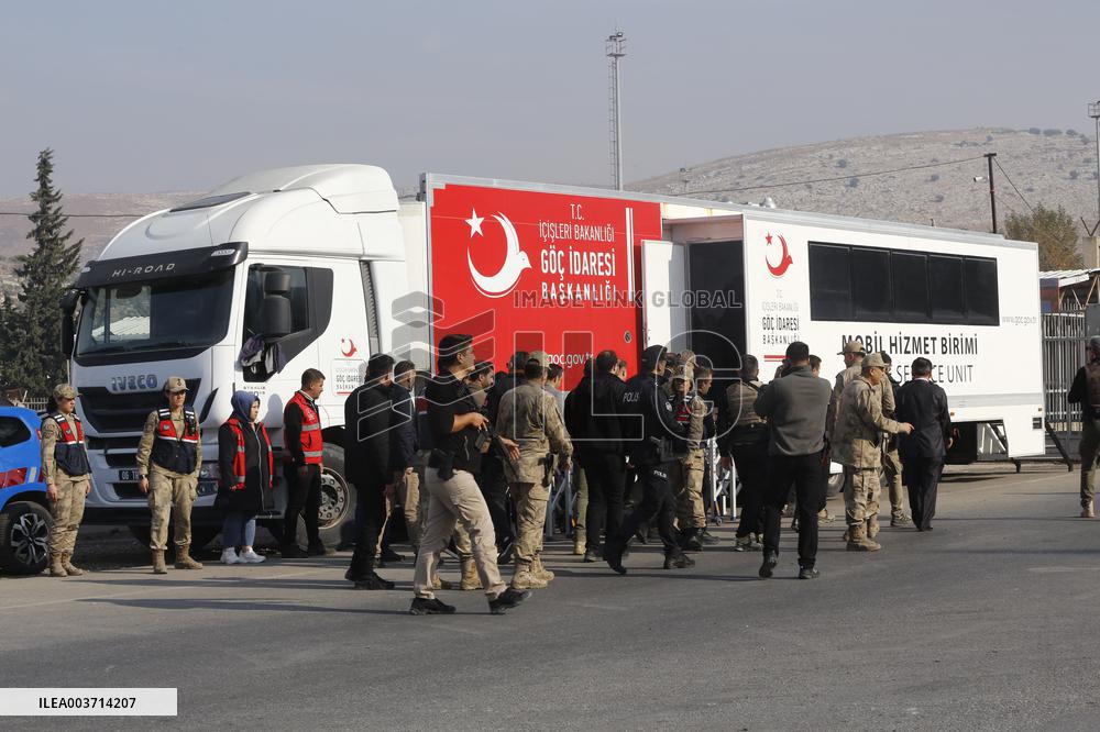 Syrian Refugees In Turkey Begin Returning Home - Hatay