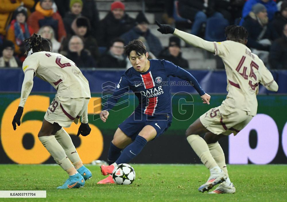 Champions League - Salzburg v PSG