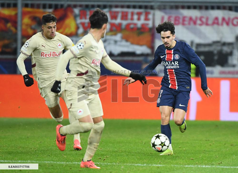 Champions League - Salzburg v PSG