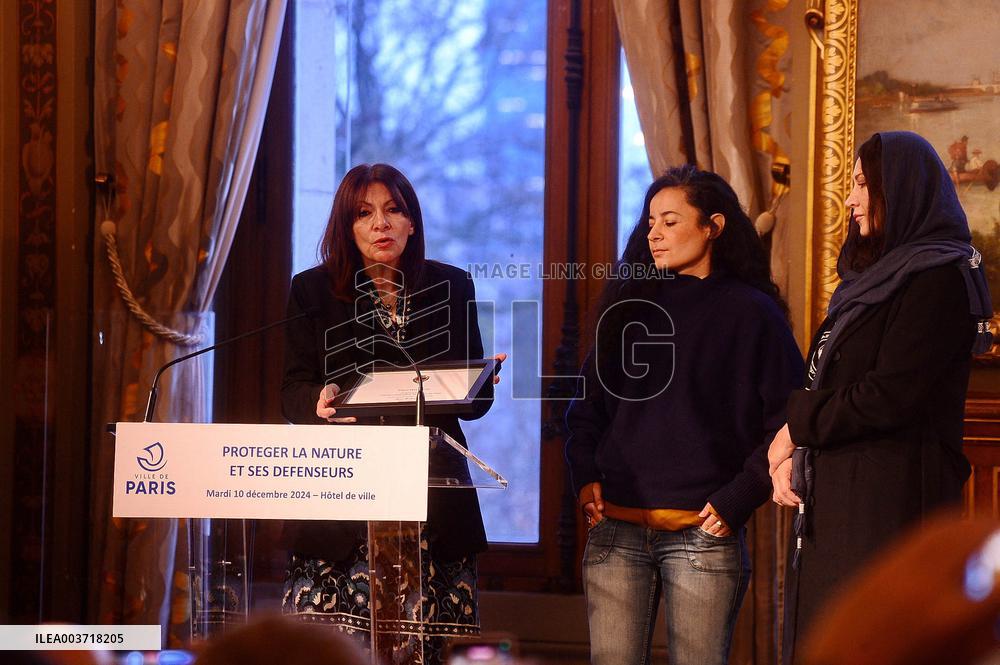 Paul Watson Awarded Honorary Citizenship of The City of Paris - Paris