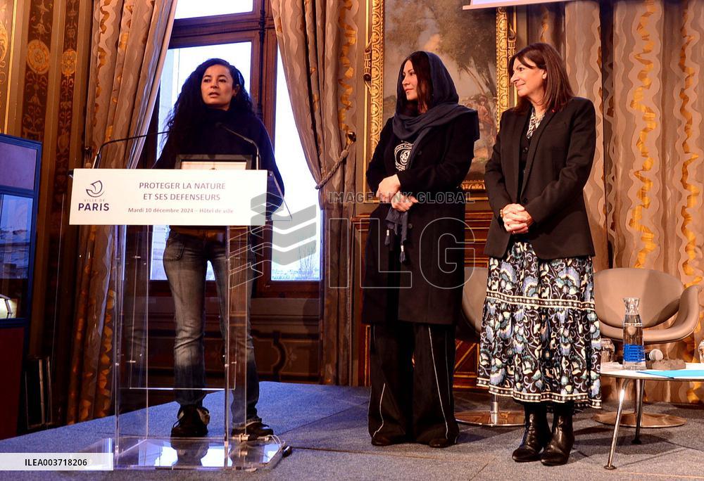 Paul Watson Awarded Honorary Citizenship of The City of Paris - Paris