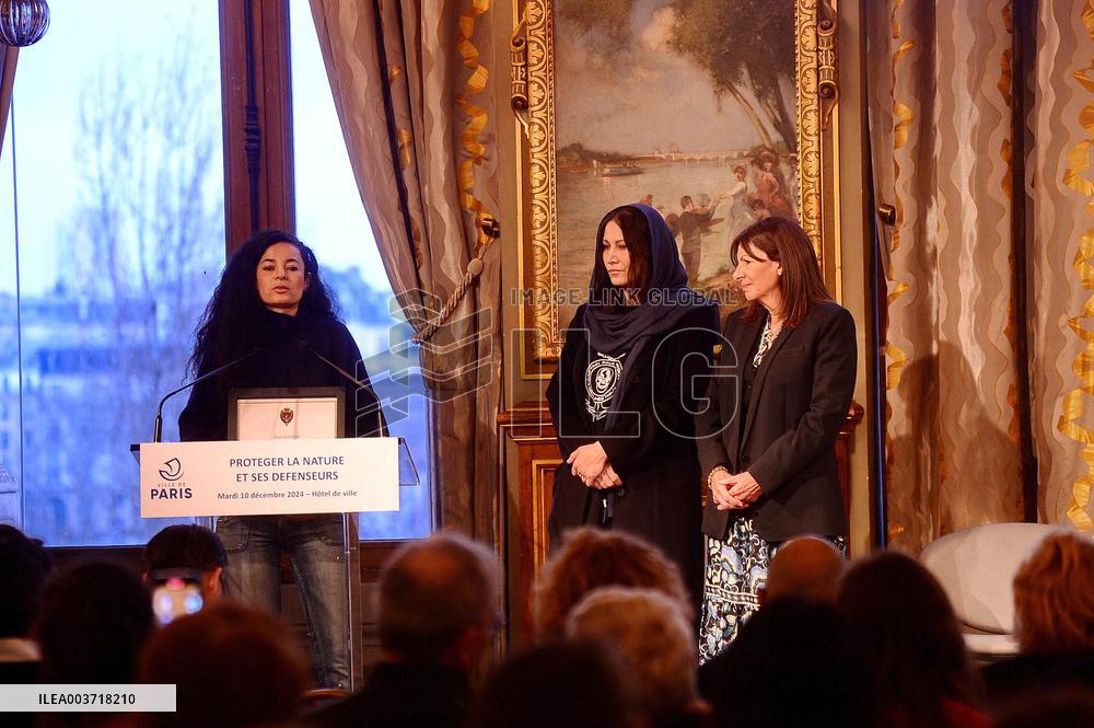 Paul Watson Awarded Honorary Citizenship of The City of Paris - Paris