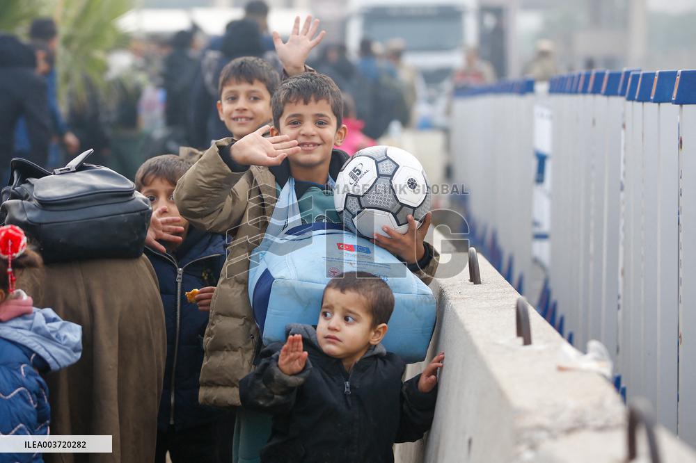 Syrian Refugees In Turkey Begin Returning Home - Hatay