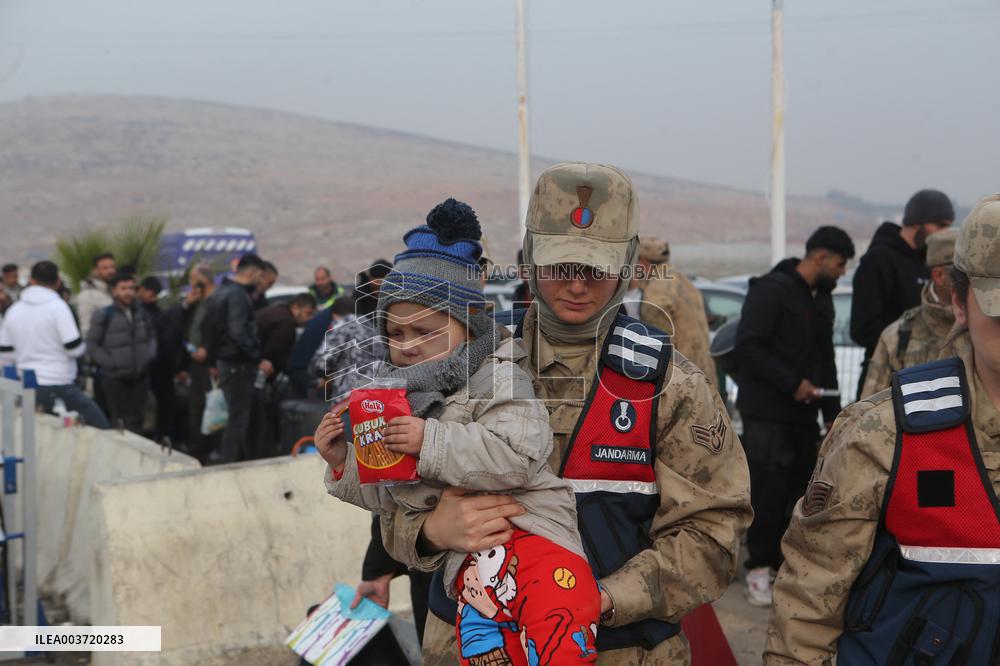 Syrian Refugees In Turkey Begin Returning Home - Hatay