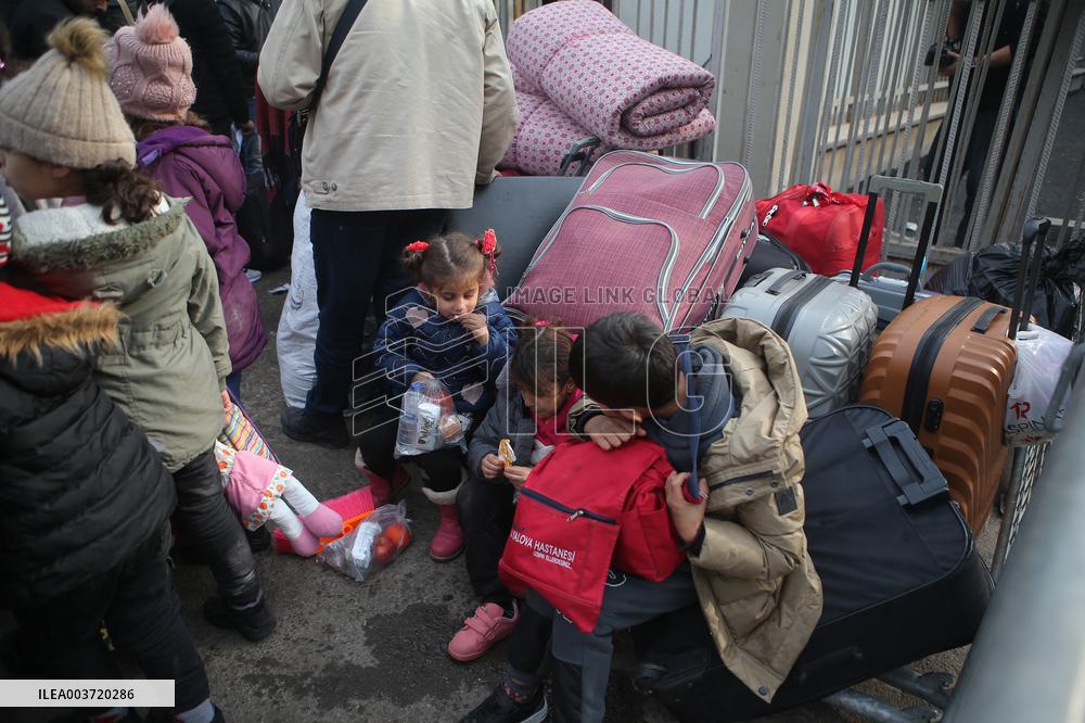 Syrian Refugees In Turkey Begin Returning Home - Hatay