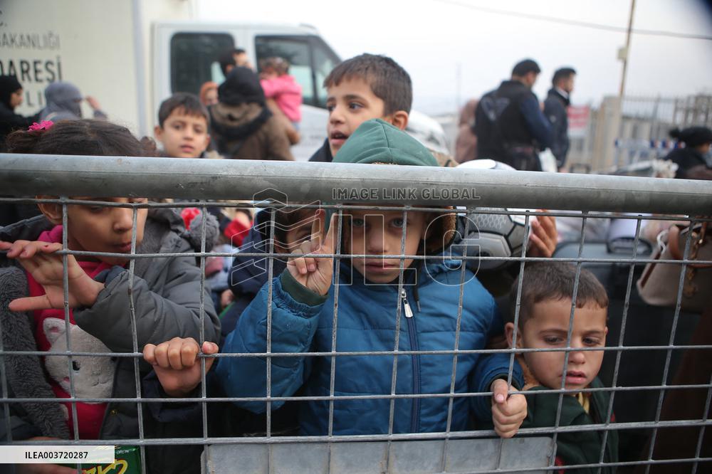 Syrian Refugees In Turkey Begin Returning Home - Hatay
