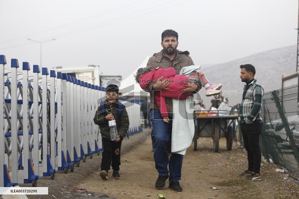 Syrian Refugees In Turkey Begin Returning Home - Hatay