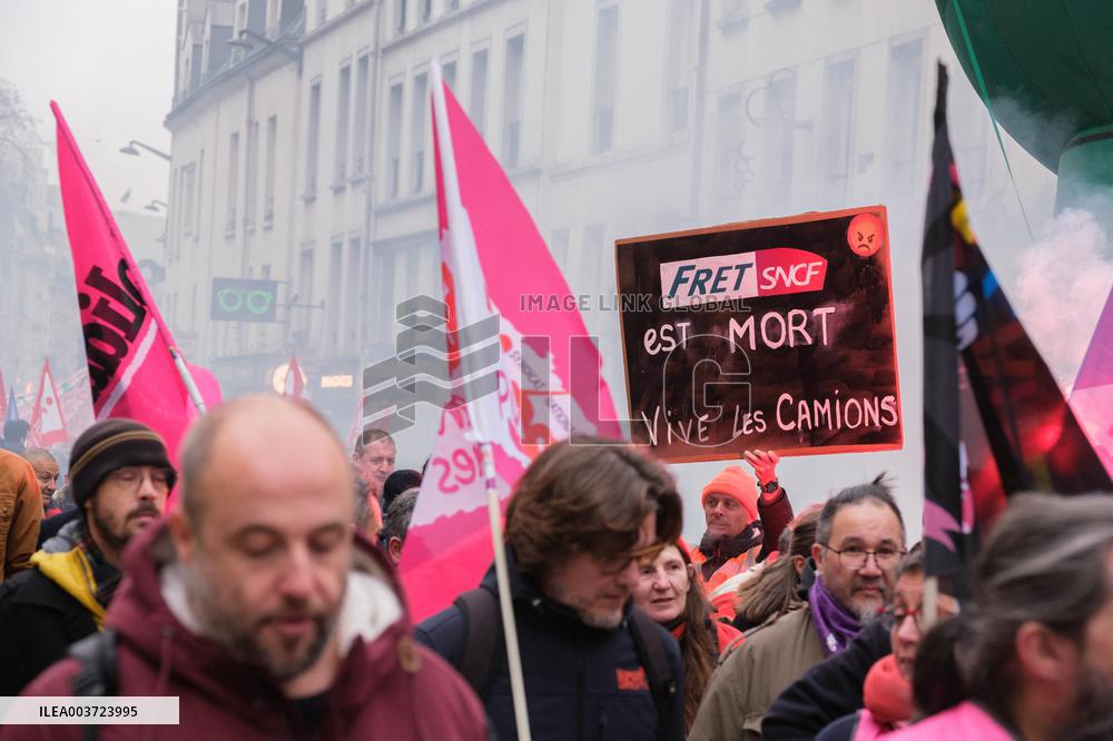 Demonstration for Employment and Industry - Paris