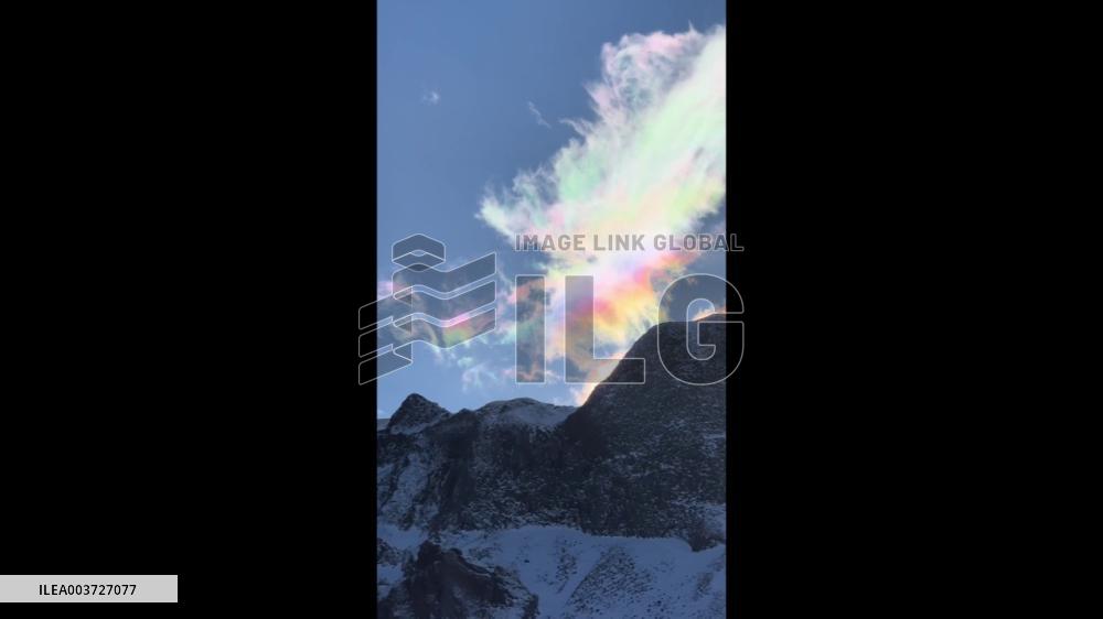 China: Dragon-Shaped Rainbow Cloud Graces Changbai Mountain