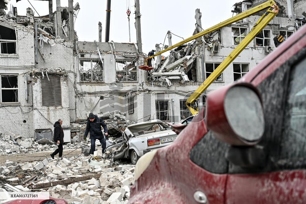 Response effort to Russian missile attack on medical facility in Zaporizhzhia