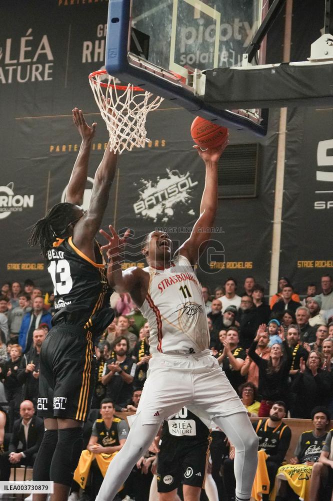 Betclic Elite basketball Stade Rochelais vs SIG Strasbourg - La Rochelle