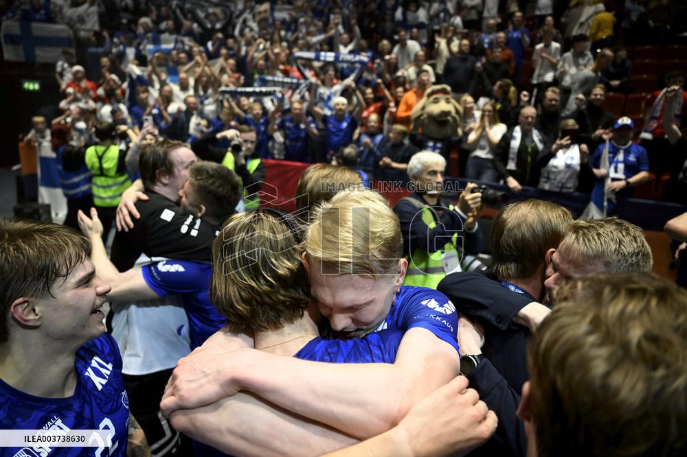 Salibandy: Pelaako Suomi mitalista miesten MM-kisojen loppuhuipennuksessa?