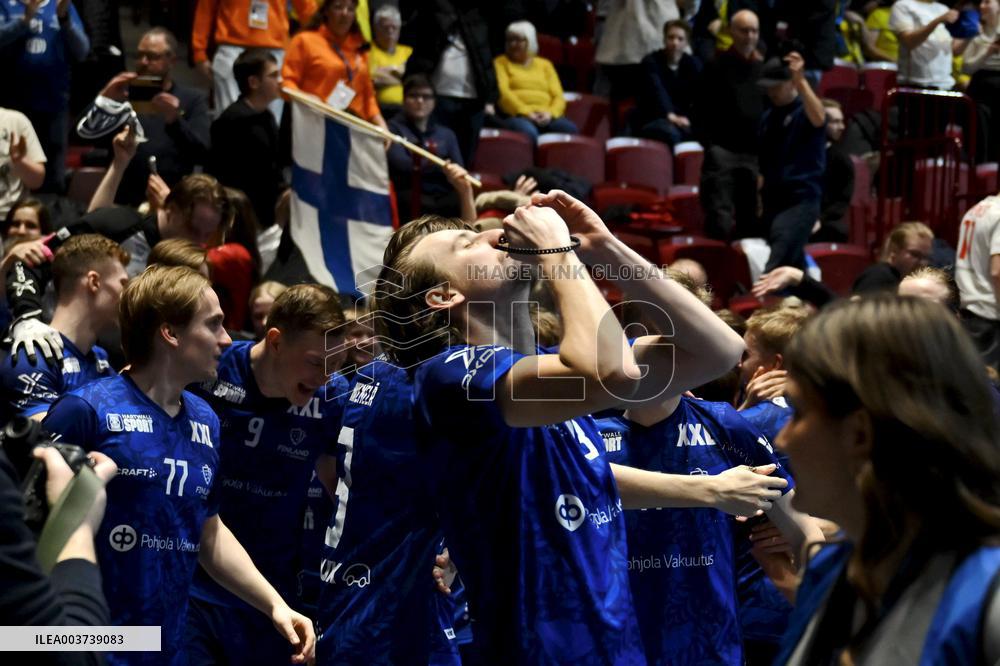 Salibandy: Pelaako Suomi mitalista miesten MM-kisojen loppuhuipennuksessa?