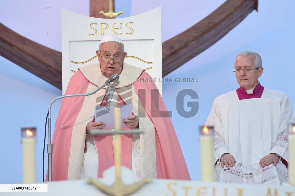 Pope Francis Celebrates Holy Mass At Casone - Ajaccio