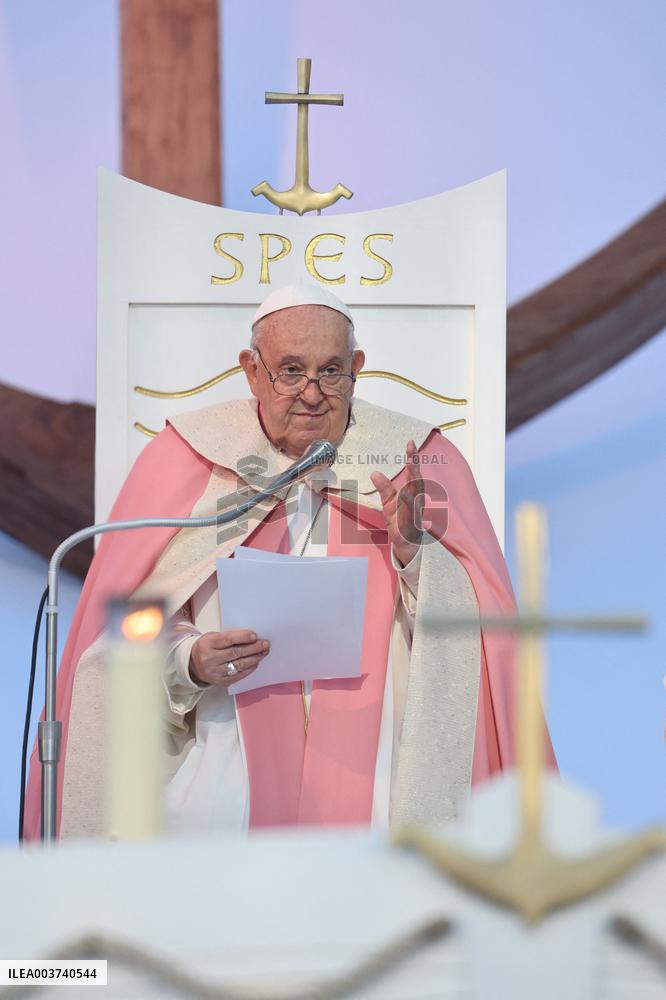 Pope Francis Celebrates Holy Mass At Casone - Ajaccio