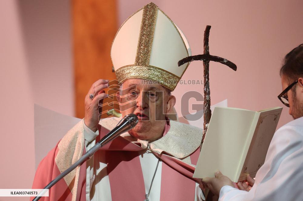 Pope Francis Celebrates Holy Mass At Casone - Ajaccio