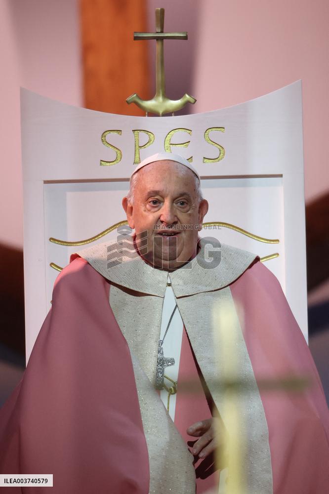 Pope Francis Celebrates Holy Mass At Casone - Ajaccio