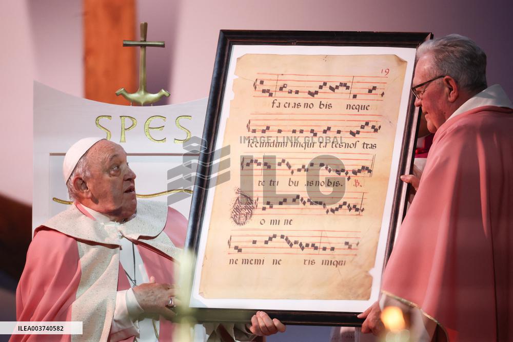 Pope Francis Celebrates Holy Mass At Casone - Ajaccio